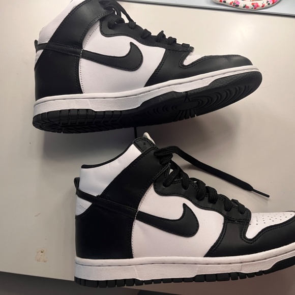 Nike Dunk High Panda Boy Size 5Y - Picture 3 of 5